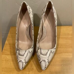 BCBG GENERATION Size 10 Pastel Snakeskin Shimmer Pointed Stiletto Heels